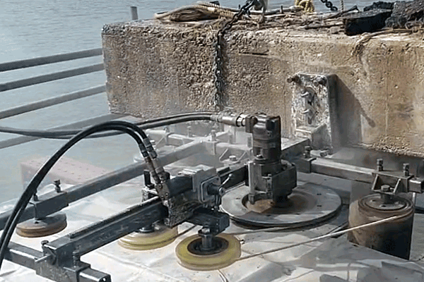 ワイヤーソーイング工法写真